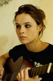 Gabrielle Aplin 4.jpg